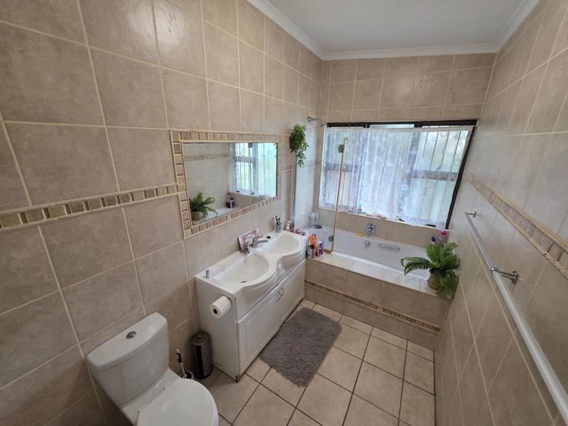 5 Bedroom Property for Sale in Gordons Bay Western Cape